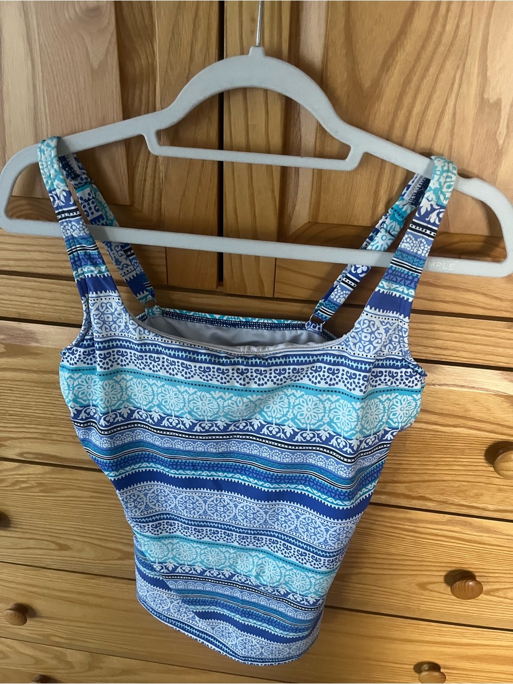 Land’s End Blue Patterned Women’s tankini top.  Built in bra shelf